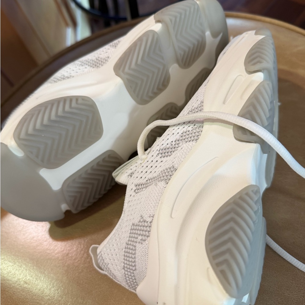 Steve Madden White and Cream Knit Sneakers - Picture 4 of 6